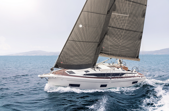 csm_sy-bavaria-yachts-c38-crosslink-exterieur_978eceaf0c